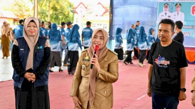 Bupati Sinjai, Hj. Ratnawati Arif, saat membuka kegiatan FLS2N dan O2SN di Sport Center Sinjai, usai kepulangannya dari Makassar terkait DBH ||handover 