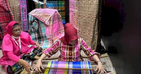 Rismawaty Kadir Nyampa Hidupkan Lipa Sabbe untuk UMKM Gowa