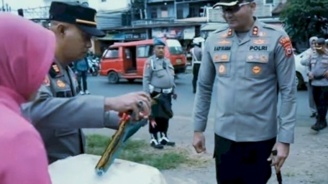 Kapolres Gowa AKBP Muhammad Aldy Sulaeman saat pantau salah satu wilayahnya Polsek Bajeng. Foto Ist