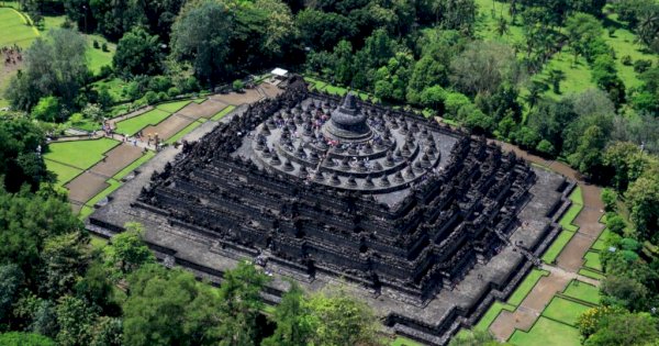Jelang Kunjungan Presiden Prancis, Candi Borobudur Dipasangi Eskalator
