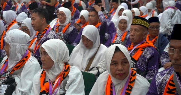Jalani Pemeriksaan Akhir, 130 Jemaah Lansia Kloter Pertama Diingatkan Kedisiplinan