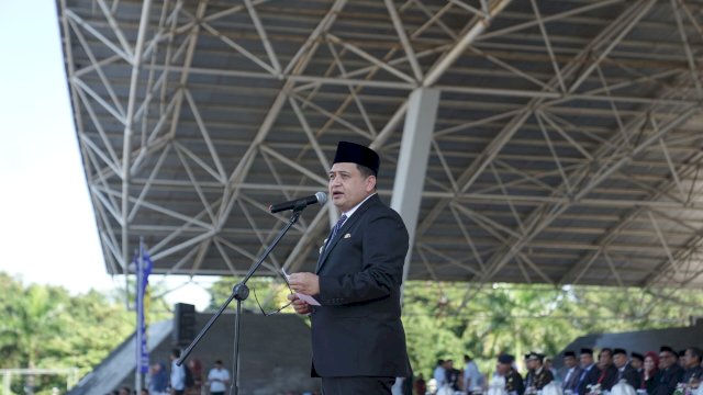Wali Kota Makassar Munafri Arifuddin saat memimpin upacara Hardiknas 2025. Foto: HN/Sinta