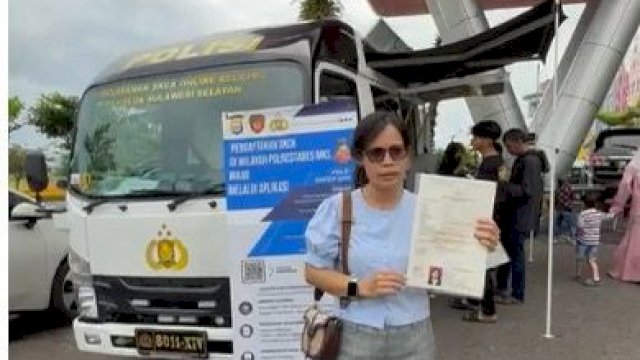 salah satu warga yang melakukan pengurusan skck. 