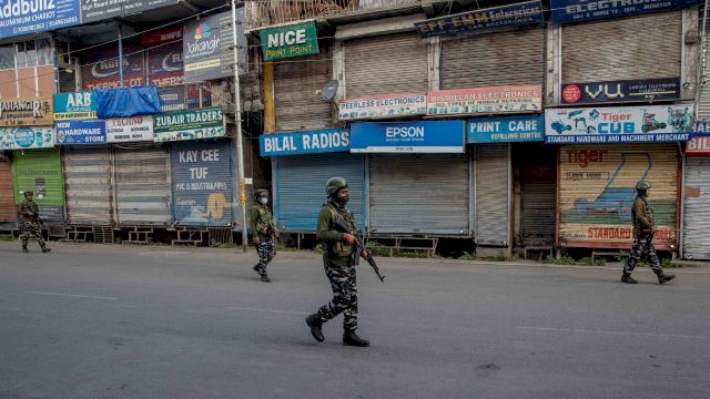 Tentara paramiliter India. Foto: Dar Yasin/AP Photo