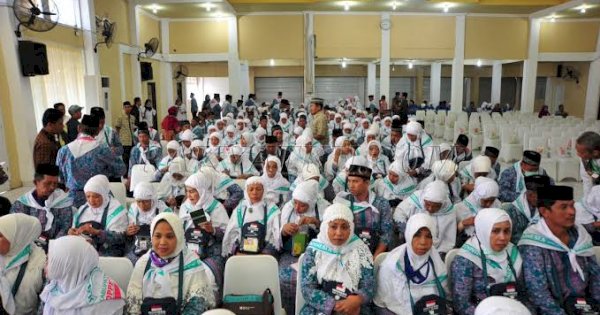 Kloter 33 Embarkasi Makassar Berangkatkan 391 JCH, Tiga Orang Batal
