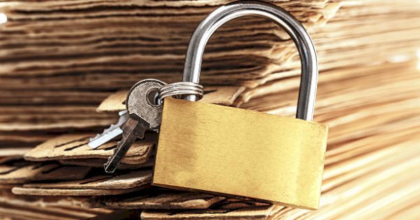 Cerita Praktik Tahan Ijazah: Alat Kontrol dan Rantai tak Kasat Mata Pekerja!