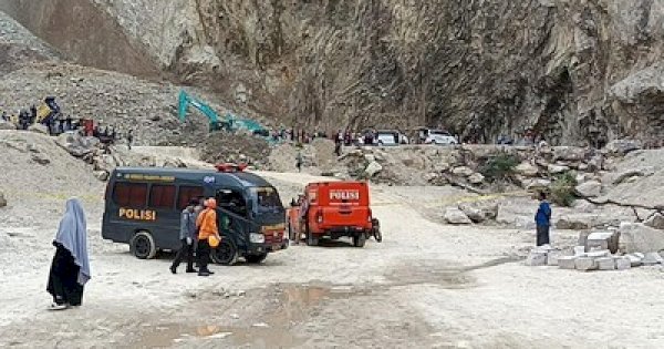Longsor Tambang Batu Cirebon, Korban Hilang Diduga 11 Orang 