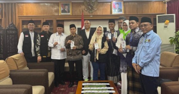 Haji 2025: Kartu Nusuk Pertama Diserahkan ke Indonesia