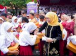 Rp107 Miliar untuk Sekolah di Jatim, Khofifah Pastikan Tak Ada Anak Putus Sekolah