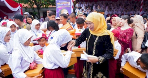Rp107 Miliar untuk Sekolah di Jatim, Khofifah Pastikan Tak Ada Anak Putus Sekolah