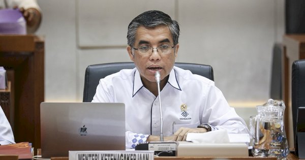 Sanksi Hukum, Kemenaker Resmi Terbitkan SE Larangan Perusahaan Tahan Ijazah Pekerja