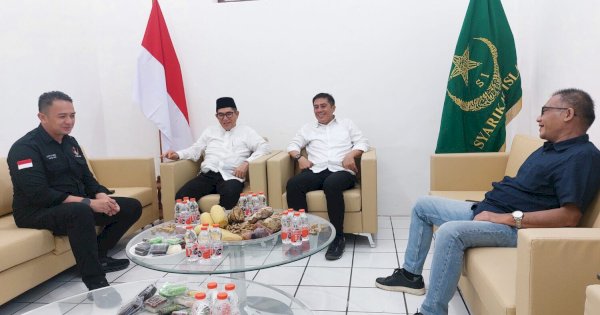 Hangat dan Akrab Warnai Pertemuan Deng Ical dan Hamdan Zoelva di Kantor SI