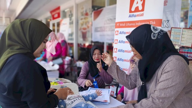 Para orang tua saat terima edukasi soal balita. (Foto: Alfamidi)