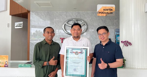 Kalla Toyota Alauddin Raih Penghargaan Pengelolaan Limbah B3 dari Pemkot Makassar