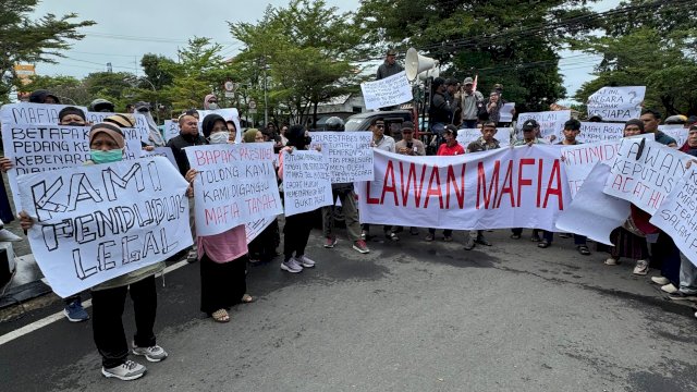 Warga Manggala Demo Lambannya Penanganan Laporan di Polrestabes Makassar