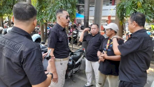 Perumda Parkir Tertibkan Jukir Liar di SDN Sudirman