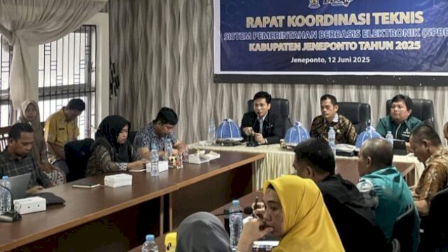 Tim LPPM UNHAS bersama OPD Jeneponto menyusun peta rencana SPBE yang menyeluruh dan strategis ||Ist 
