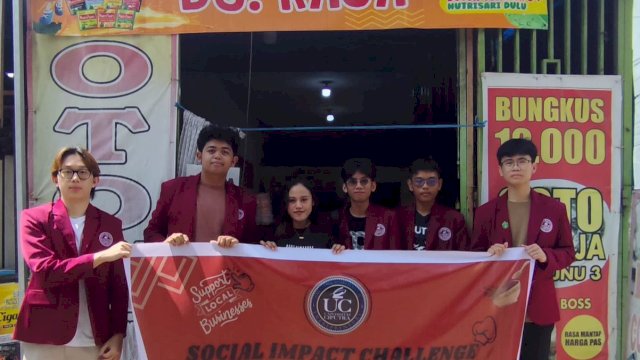 Mahasiswa Prodi Manajemen UC Makassar dampingi pelaku UMKM. (dok. UC Makassar). 