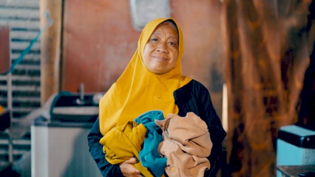 Dulu Jalan Kaki Jemput Laundry, Sekarang Punya Motor dan Karyawan Sendiri! Begini Perjalanan Ibu Rabasia Bersama PNM