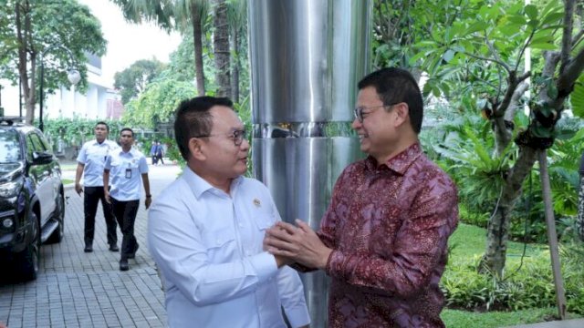 Prof. Dudung & Prof. Taruna Ikrar bersinergi wujudkan kemandirian obat nasional demi ketahanan bangsa di tengah tantangan geopolitik global ||handover 