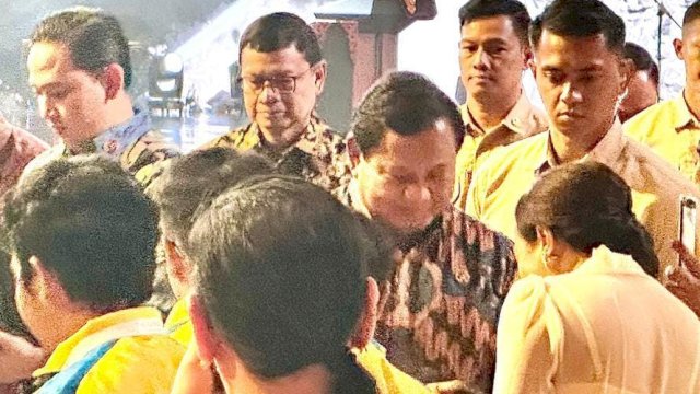 Kepala BPOM RI Prof Taruna Ikrar bersama Presiden Prabowo di peresmian BIH. (dok.hms)