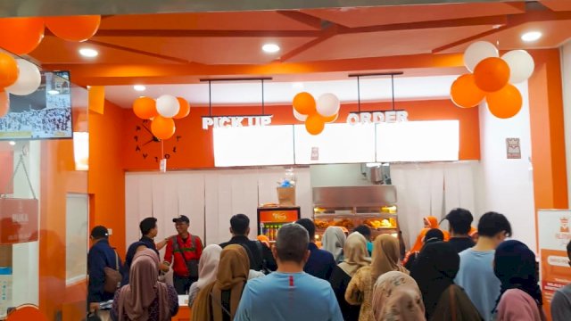 Almaz Fried Chicken Hadir di Makassar, Ayam Goreng Khas Saudi yang Berkembang di Indonesia