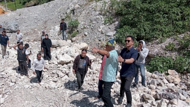 Kunjungan kerja Komisi D DPRD Sulawesi Selatan di lokasi Tambang Galian C di Kecamatan Tikala, Kabupaten Toraja Utara, beberapa waktu lalu. Foto Ist