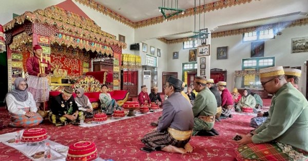 MDA Lakukan Prosesi Adat Mangngolo Ri Arajang Jelang Blasting Tambang