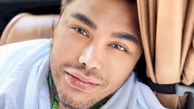 Igun mengenakan ihram, siap bertolak ke Makkah menjalankan rukun Islam ke-5,ibadah Haji ||tangkaplayar_instagram@ivan_gunawan