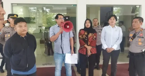Pimpinan DPRD Gowa Bersama Ketua dan Sekretaris Pansus LKPJ Terima Aksi FRAKSI