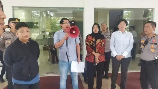 Pimpinan DPRD Gowa Bersama Ketua dan Sekretaris Pansus LKPJ Terima Aksi FRAKSI