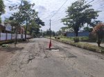 Jalan Rusak Parah, Bendera Partai Jadi Peringatan di Sinjai, Ada Apa dengan PUPR?