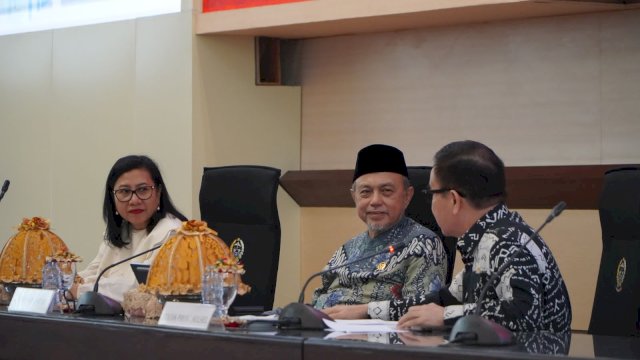 Wakil Ketua DPD RI, Tamsil Linrung (tengah). Ist