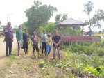 YLH Tana Merah & Warga Towua Bersihkan Taman Wisata Bakau