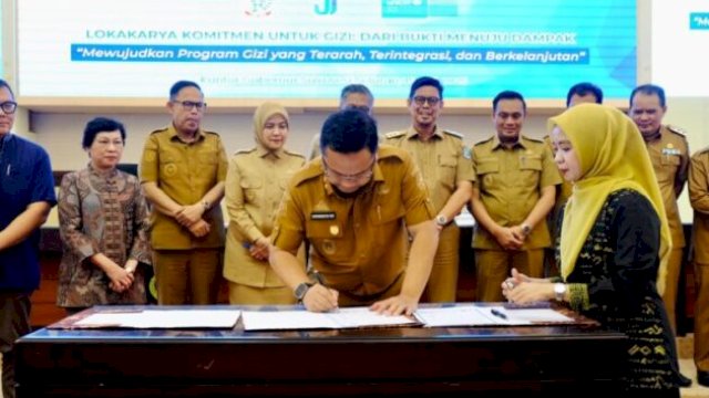 Wakil Bupati Gowa, Darmawangsyah Muin, hadiri Lokakarya Komitmen untuk Gizi: Dari Bukti Menuju Dampak, di Ruang Rapat Pimpinan, Kantor Gubernur Sulawesi Selatan, Makassar, Selasa (15/7). ||handover 