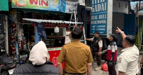 Bapenda Temukan Ratusan Reklame Ilegal, Petugas Gabungan Turunkan Paksa
