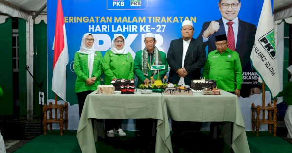 DPW PKB Sulsel Gelar Malam Tirakatan Harlah ke 27 PKB, Sekaligus Luncurkan Ambulans Rakyat