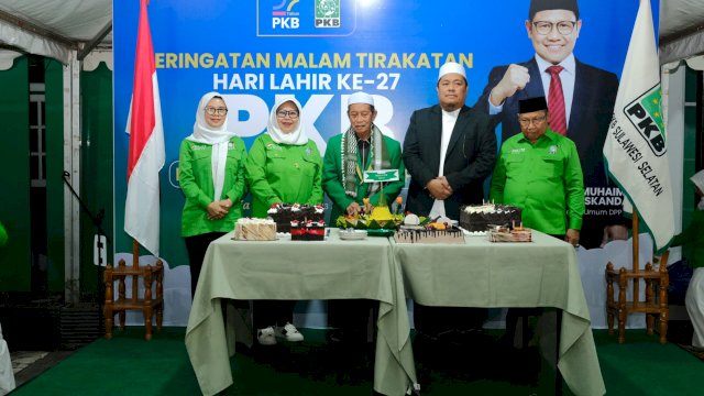 DPW PKB Sulsel Gelar Malam Tirakatan Harlah ke 27 PKB, Sekaligus Luncurkan Ambulans Rakyat