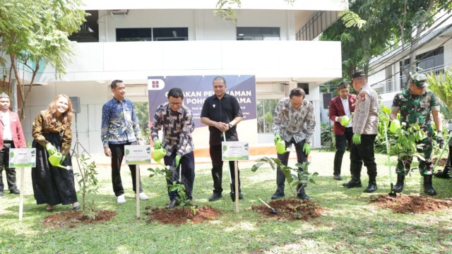 Inovasi untuk Bangsa, Kepala BPOM RI Tanam Pohon dan Resmikan Gedung INABIO PT Harsen