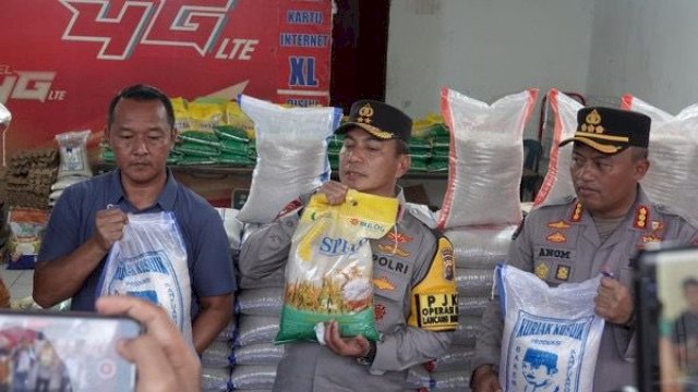 Foto: Polda Riau menggerebek distributor beras oplosan di Kota Pekanbaru. (dok. Polda Riau)