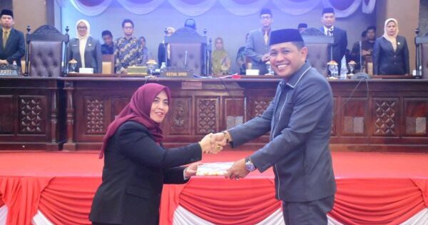 DPRD Sinjai Serahkan Draf Ranperda Perubahan APBD 2025