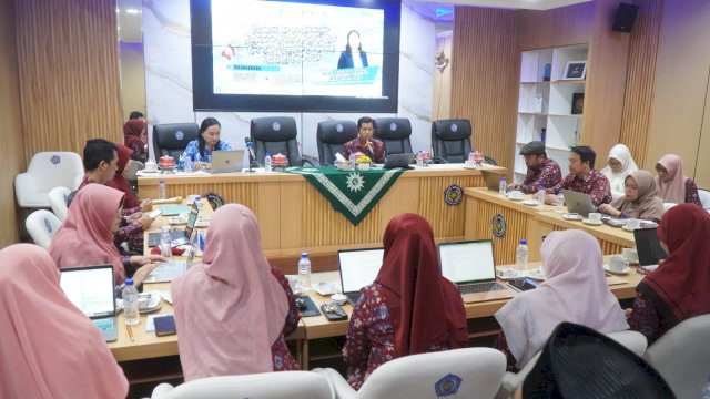 Dokumentasi Sosialisasi dan Pendampingan Penyusunan Proposal Program Riset Konsorsium Unggulan Berdampak (RIKUB) 2025. (Foto: Unismuh)