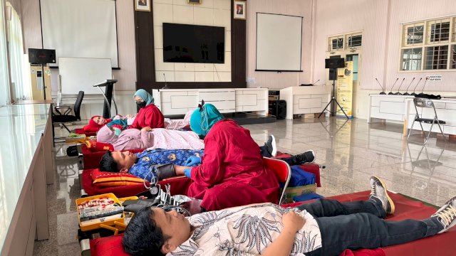 Kegiatan donor darah yang berlangsung di Aula RSKD Gigi dan Mulut Sulsel Kamis, 17 Juli 2025 
