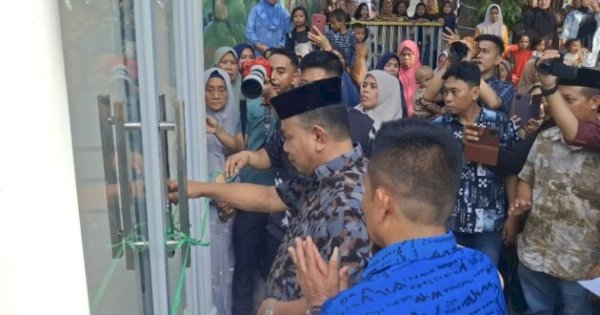 Dihadiri Ratusan Warga Miskin, Ketua DPRD Gowa Resmikan Baruga Istana Mappala