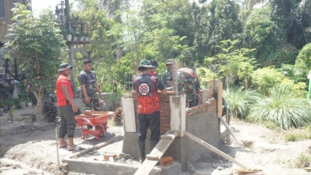 Bak penampungan air yang sedang dibangun, akan menyimpan air untuk distribusi ke rumah-rumah warga ||doc_pendim1419 