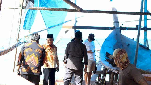 Taufan Pawe Sapa Pengrajin Pinisi: Pelestarian Budaya Maritim