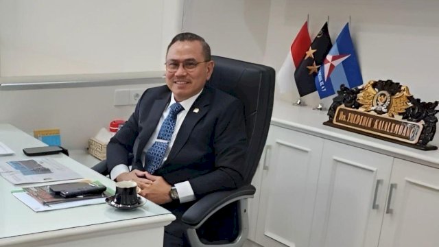 Anggota Komisi I, Frederik Kalalembang. 