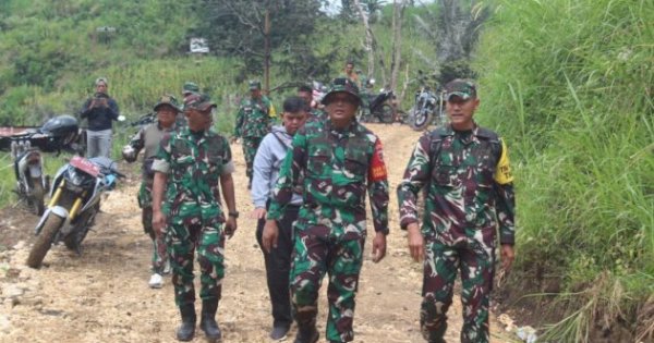 Dansatgas TMMD Terima Kunjungan Tim Wasev, Evaluasi Kemajuan Pembangunan di Desa Pekalobean