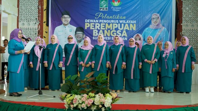 Pelantikan Perempuan Bangsa PKB Sulsel, Nihayatul: Perempuan Harus Terjun Politik