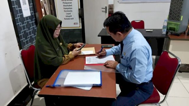 Eks Direktur PDAM Tirta Sinjai Nasrullah Mustamin saat mendaftar sebagai Calon Direktur PDAM Tirta Sinjai ||irman@harian.news 